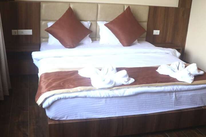 Room 4 of 37