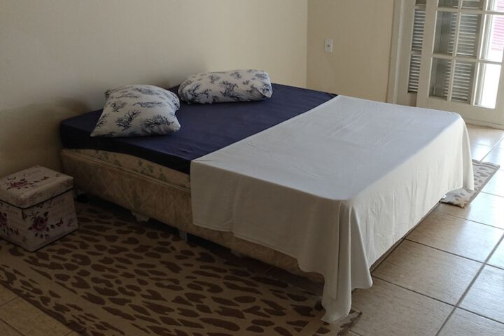 Room 4 of 9