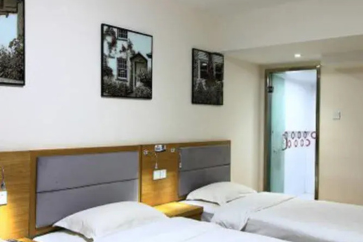 Room 7 of 14