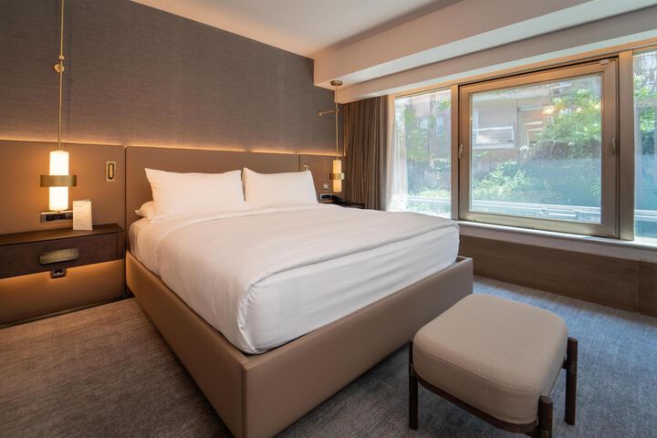 Room 51 of 243