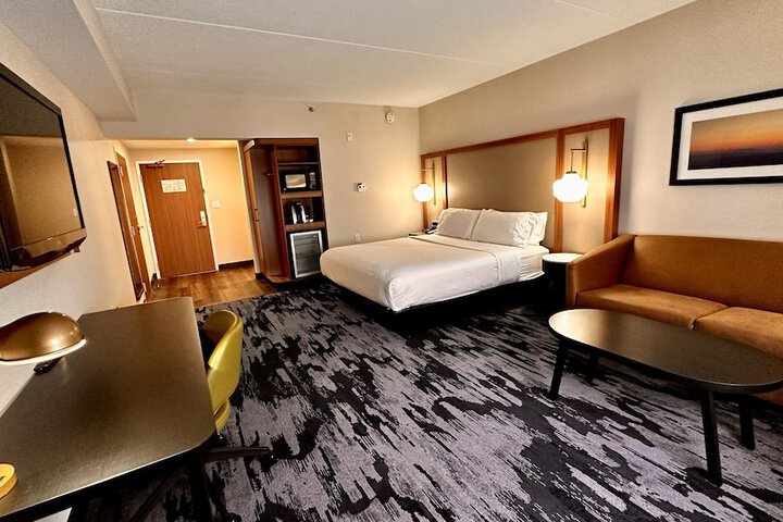 Room 37 of 74