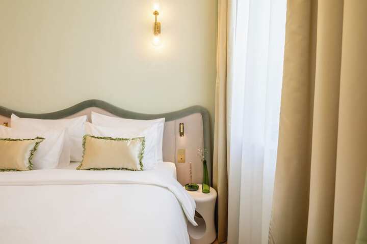 Room 16 of 62