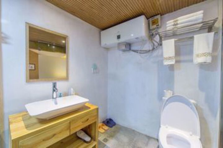 Room 2 of 55
