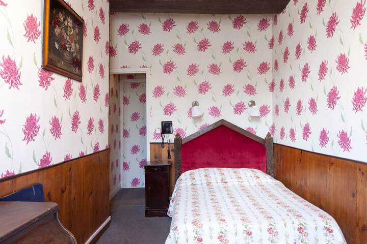 Room 3 of 16