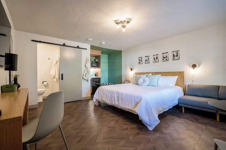 Room 2 of 20