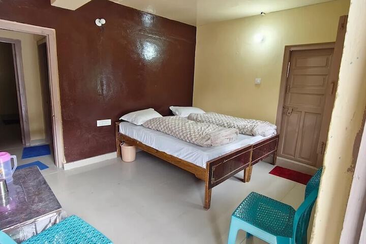 Room 5 of 16
