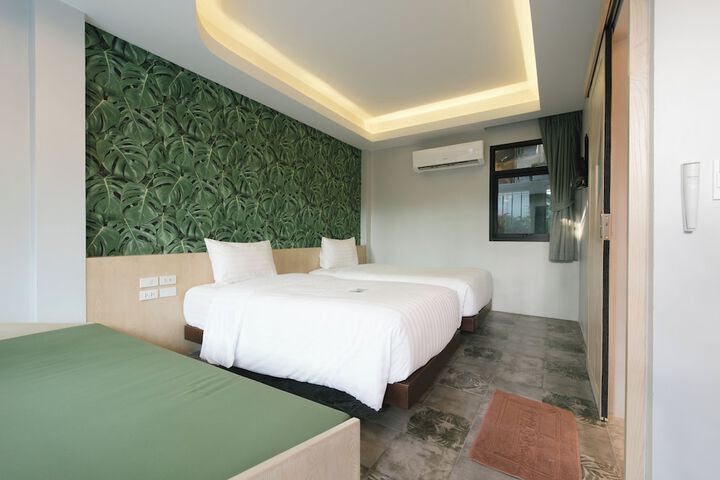 Room 33 of 120