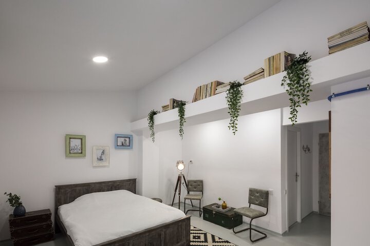 Room 12 of 60