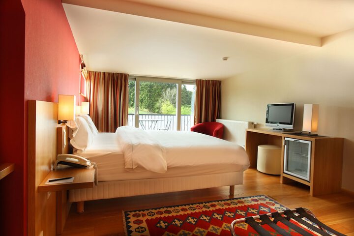 Room 5 of 28