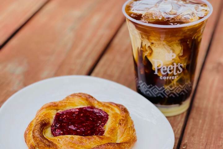 Breakfast/Coffee Service 46 of 77