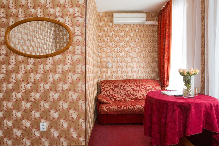 Room 9 of 114