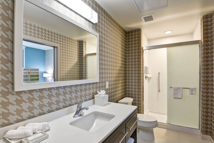 1 King Accessible Tub Studio Suite (5 of 20)