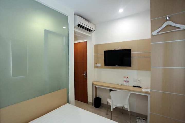 Room 10 of 34