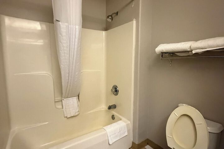 Room 17 of 27