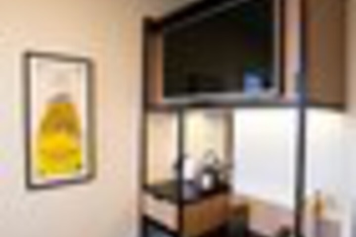 Room 32 of 63