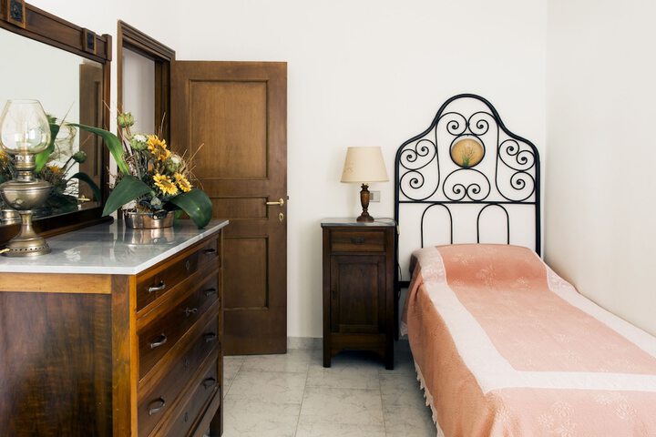Room 5 of 28