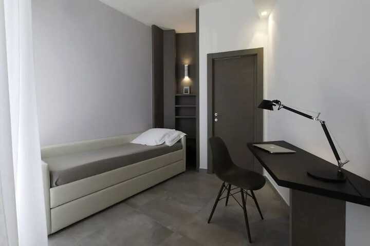 Room 8 of 34