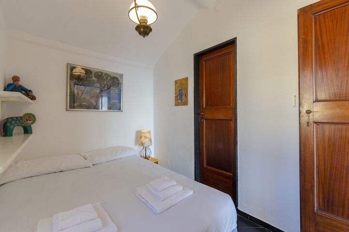 Room 2 of 34