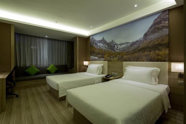 Room 9 of 29