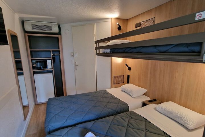 Room 16 of 37
