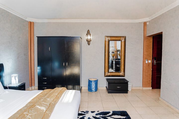 Room 10 of 17