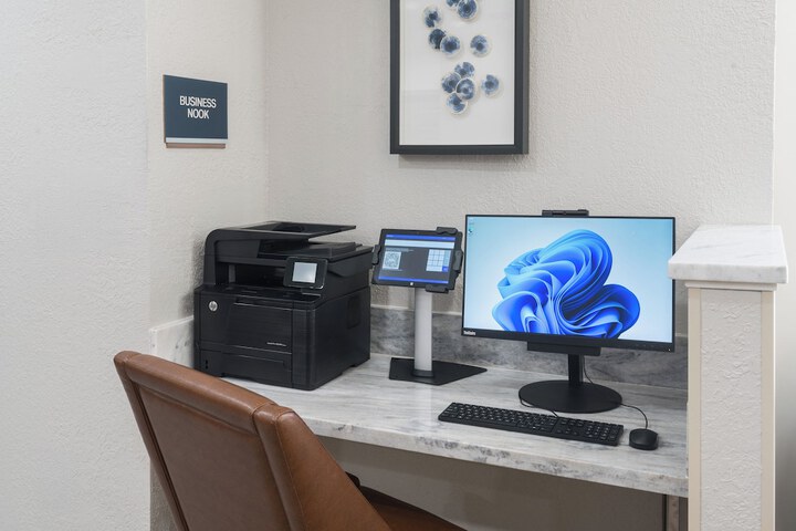 Business Center 24 of 25