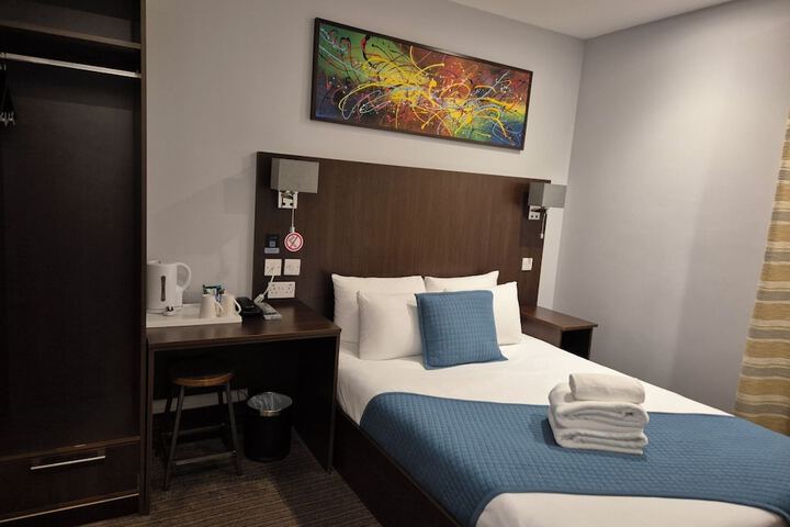 Room 9 of 63