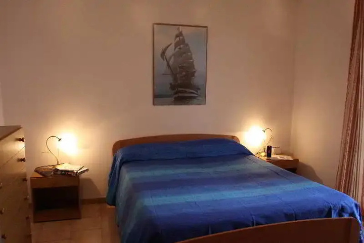 Room 4 of 15
