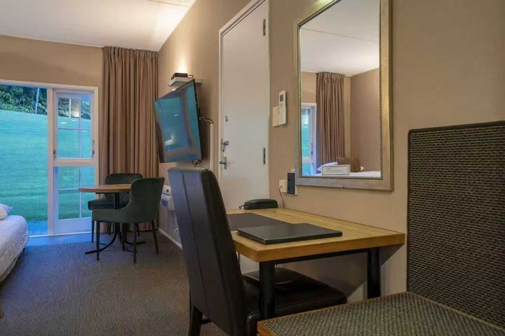Room 9 of 32