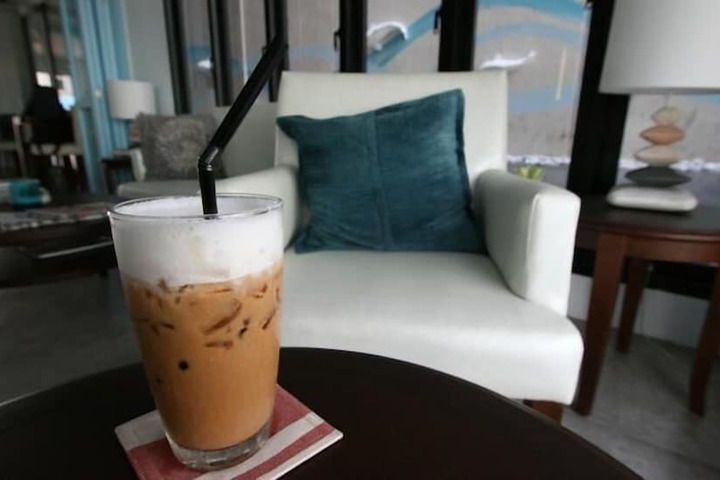 Lounge 24 of 31