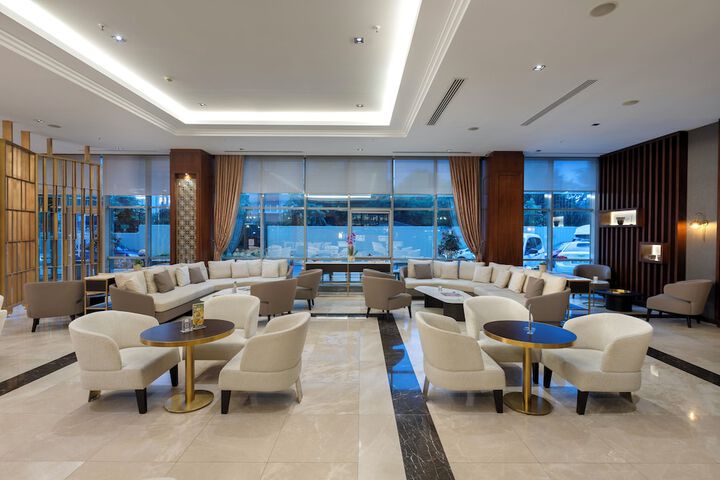 Entrance & Lobby
