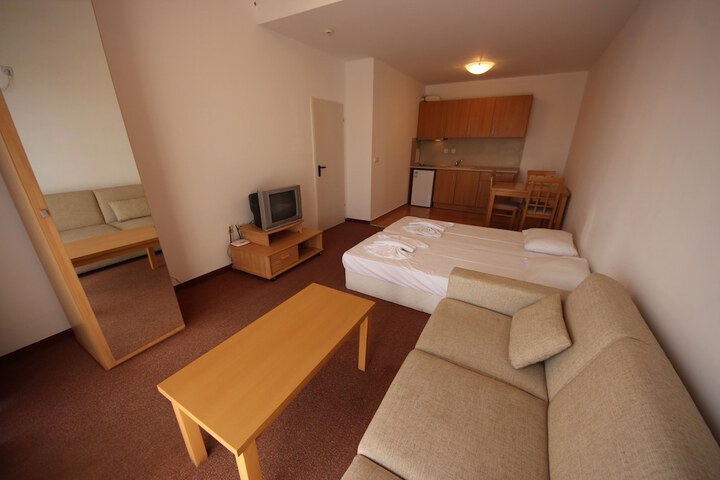Room 13 of 177