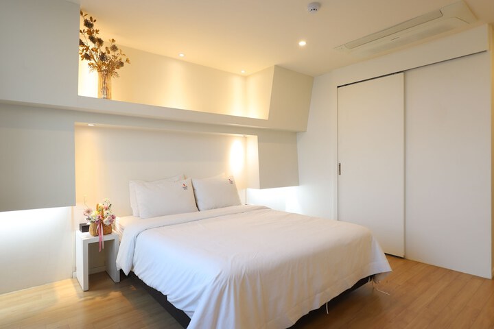 Room 42 of 87