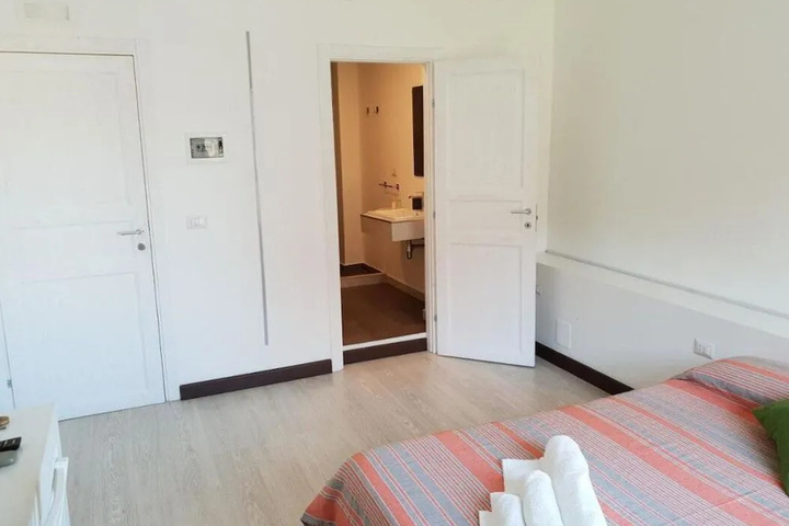 Room 2 of 9