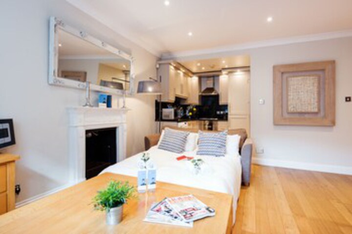 Room 14 of 22
