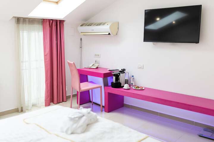 Room 42 of 65