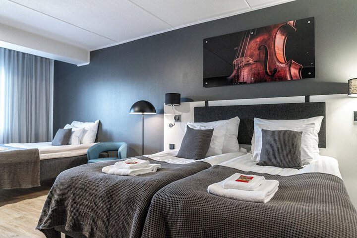 Room 8 of 20