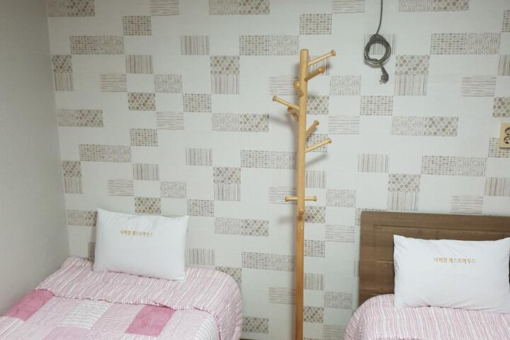 Room 17 of 32