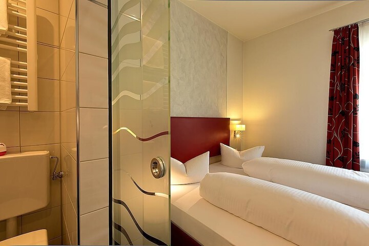 Room 9 of 39