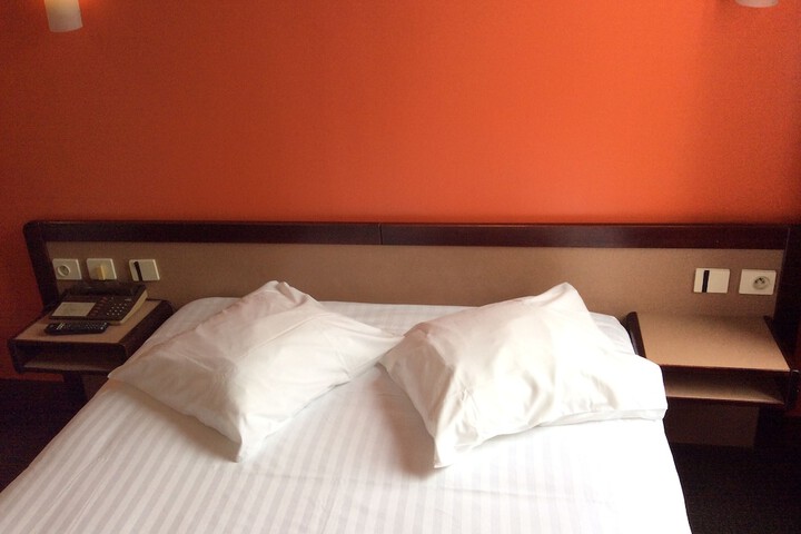 Room 11 of 33