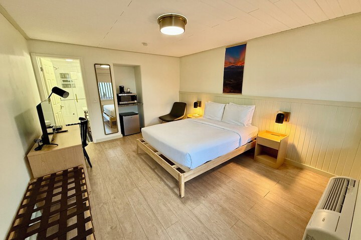 Room 5 of 18