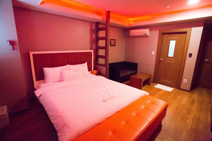 Room 21 of 38