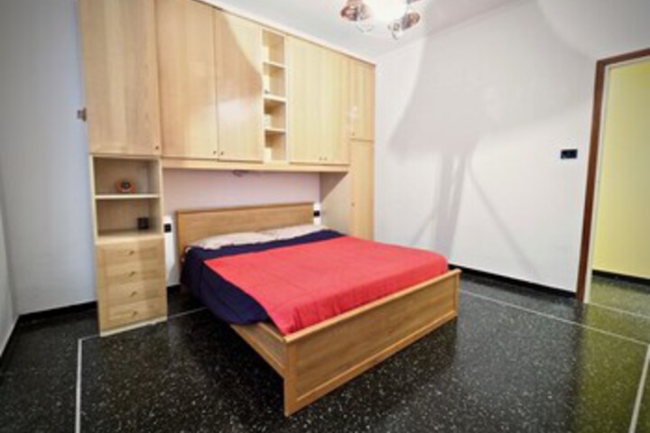 Room 8 of 12