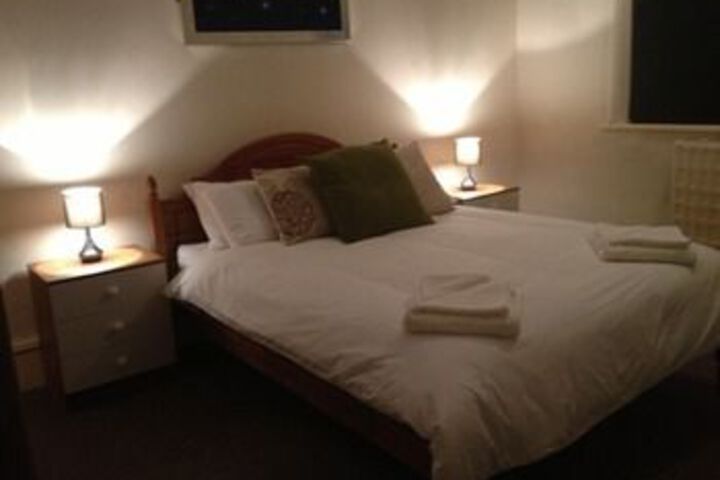 Room 7 of 16