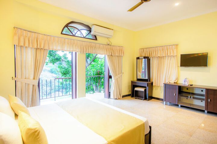 Room 8 of 14