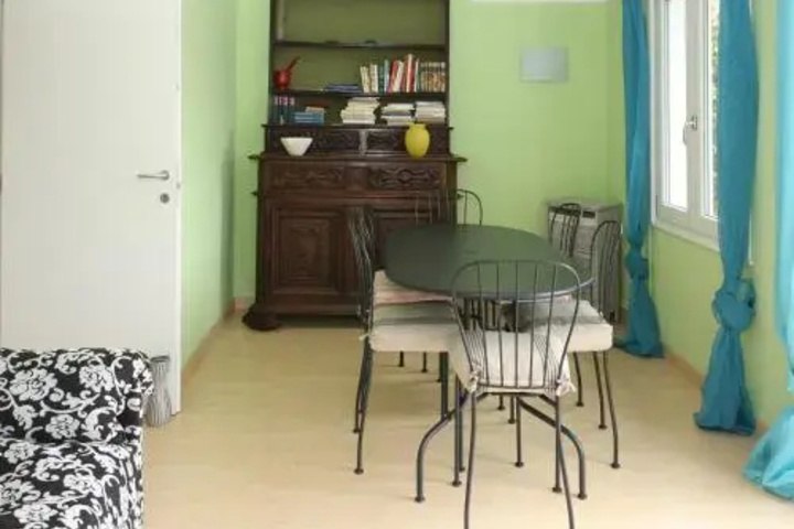 Room 5 of 12