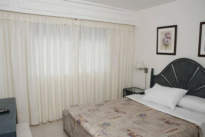 Room 3 of 16