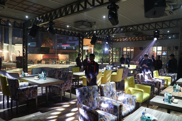 Lounge 41 of 48