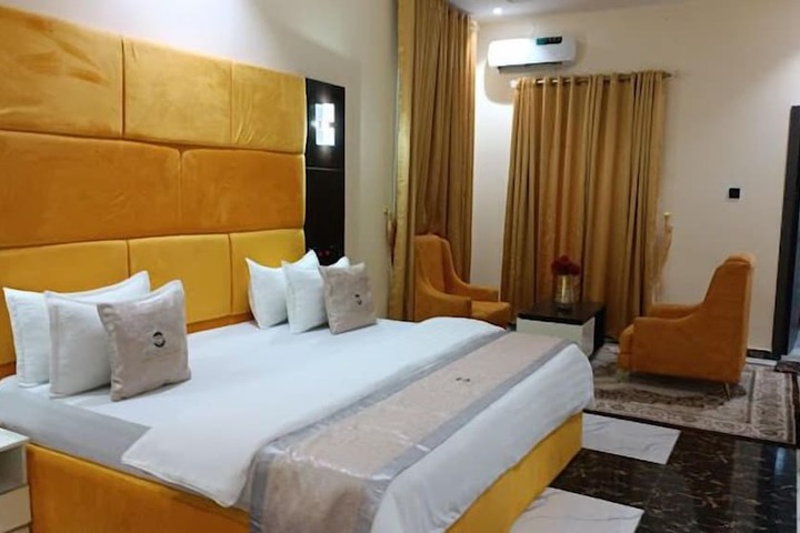 Room 12 of 48