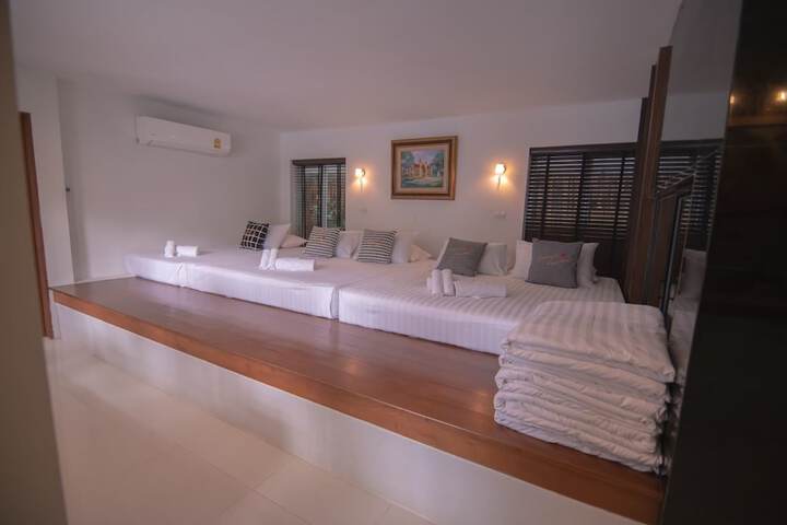 Room 47 of 194
